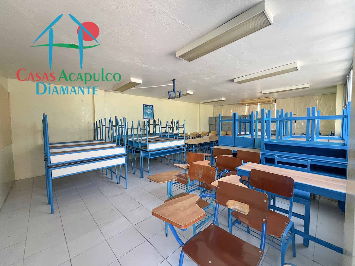 Centro Escolar La Paz sección secundaria - Salón cuatro 1